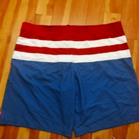 Disney Marvel Board shorts, CAPTAIN America Men’s size 2XL - Picture 4 of 5